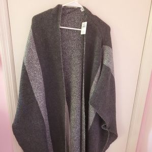 NWT A&F Abercrombie gray shawl cape blanket scarf
